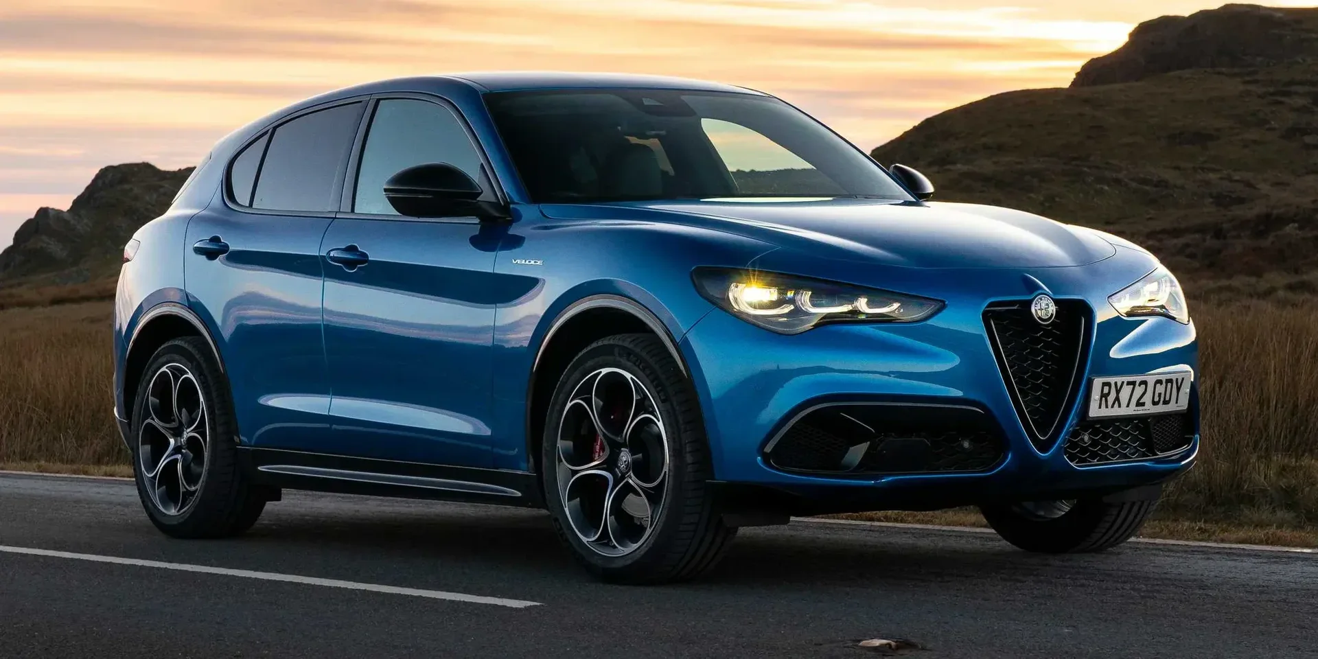 2023 Alfa Romeo Stelvio photo 1