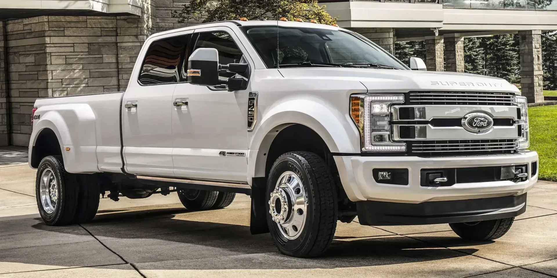 2018 Ford Super Duty F-450 photo 1