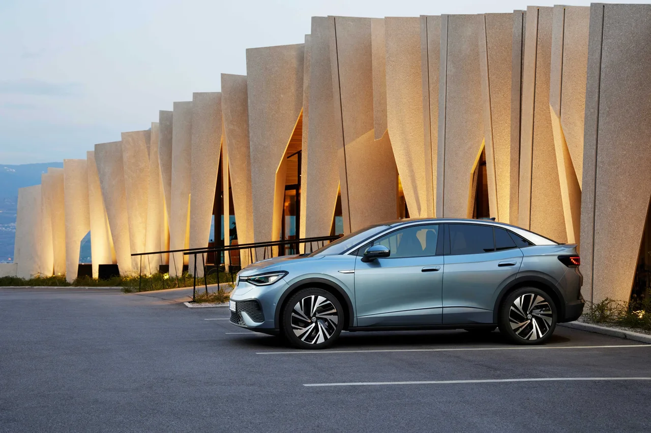Exterior 3