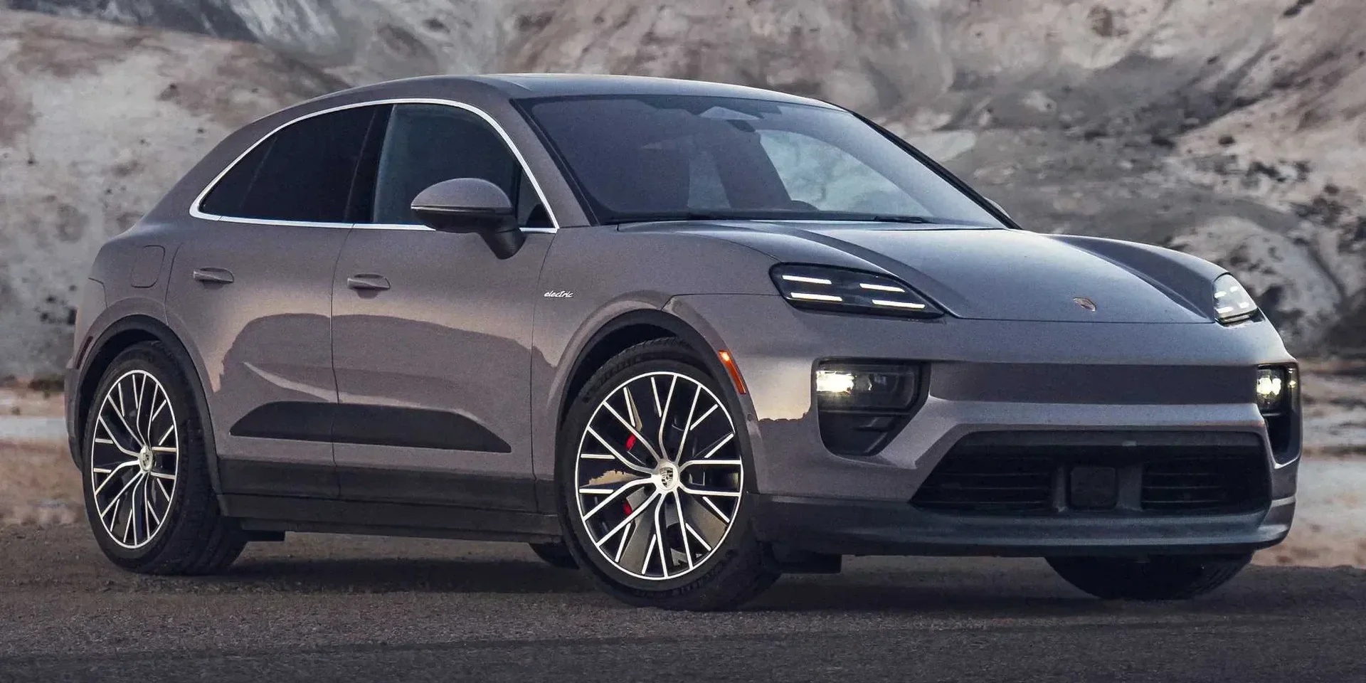2025 Porsche Macan photo 1
