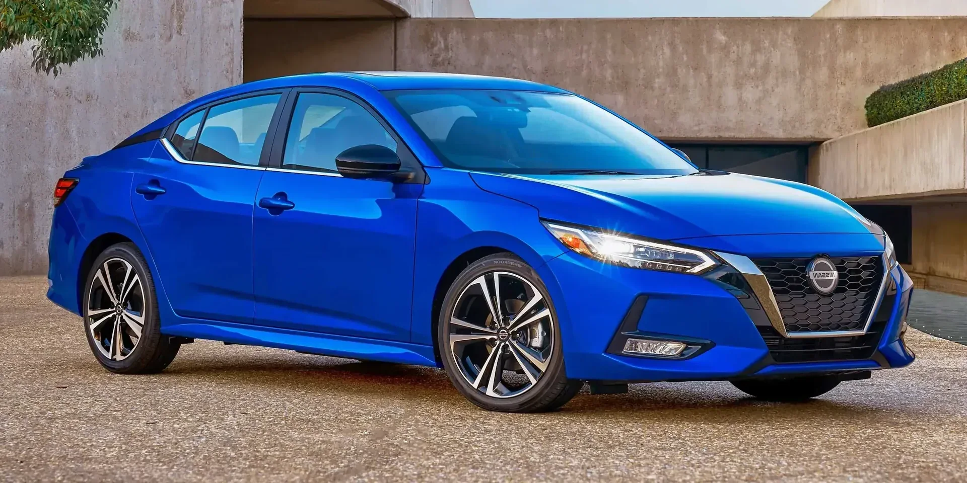 2020 Nissan Sentra photo 1
