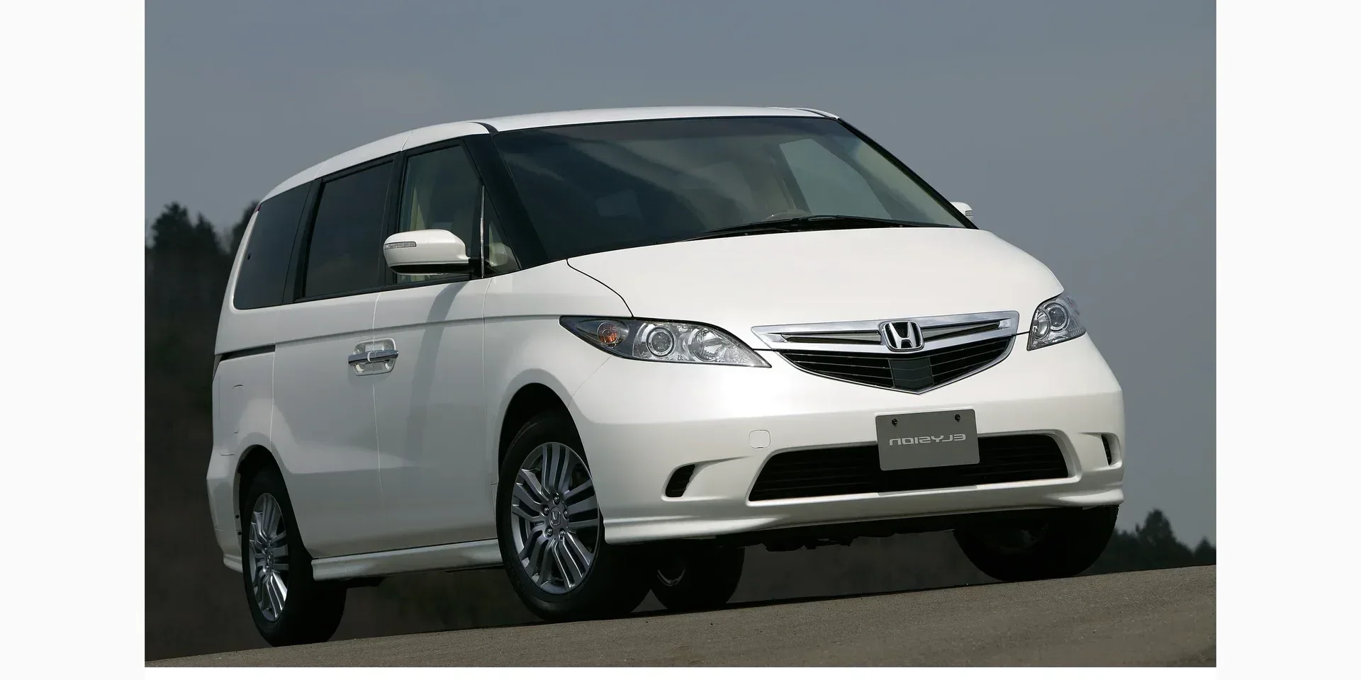 2004 Honda Elysion photo 1