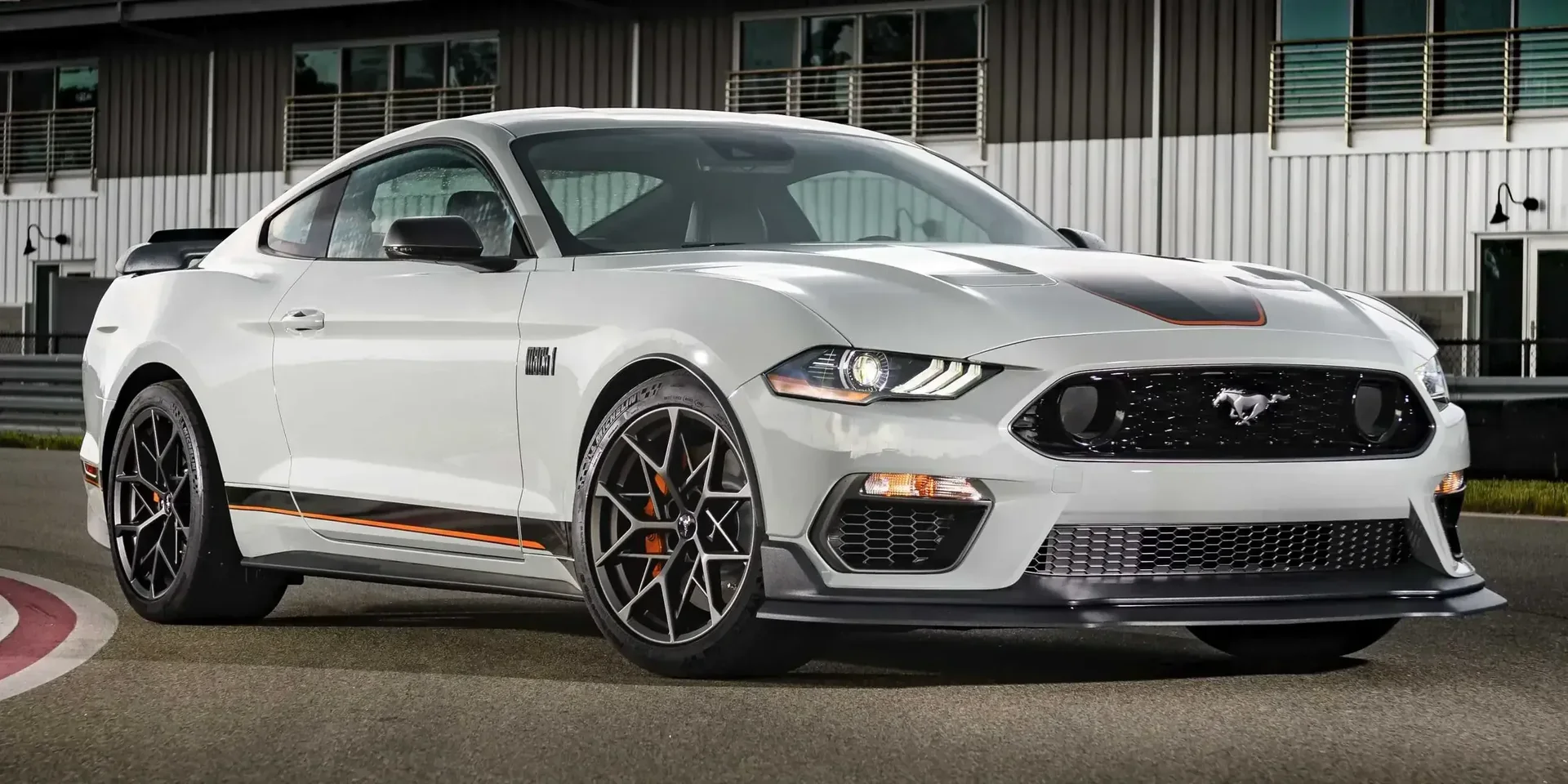 2021 Ford Mustang Mach photo 1