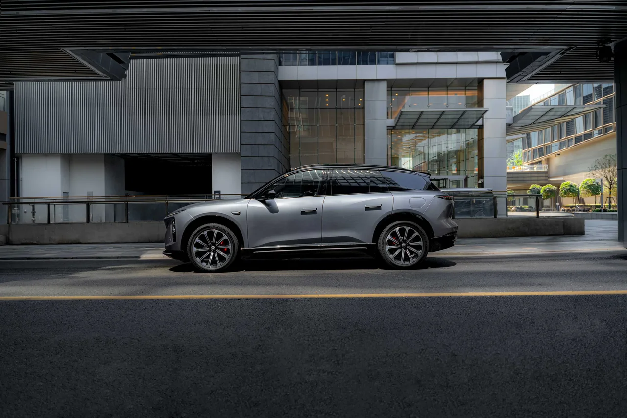 Exterior 3