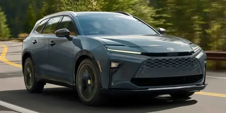 2025 Toyota 2025-toyota-crown-signia-hybrid-e main image