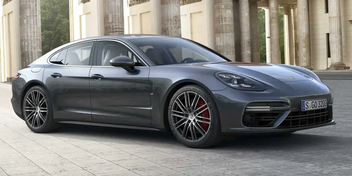 2017 Porsche 2017-porsche-panamera-turbo main image