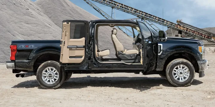 2018 Ford 2018-ford-super-duty-pickup-f-250-supercab-67-v8-power-stroke-4x4-torqshift-6-speed-456ps main image
