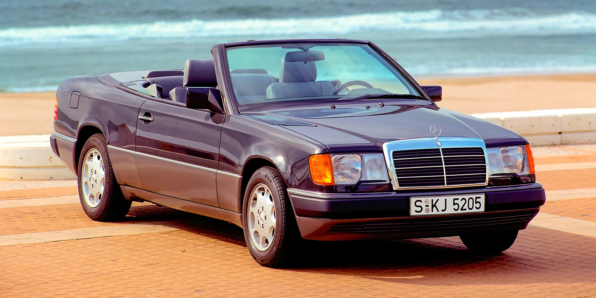 1993 Mercedes-Benz E-Class photo 1