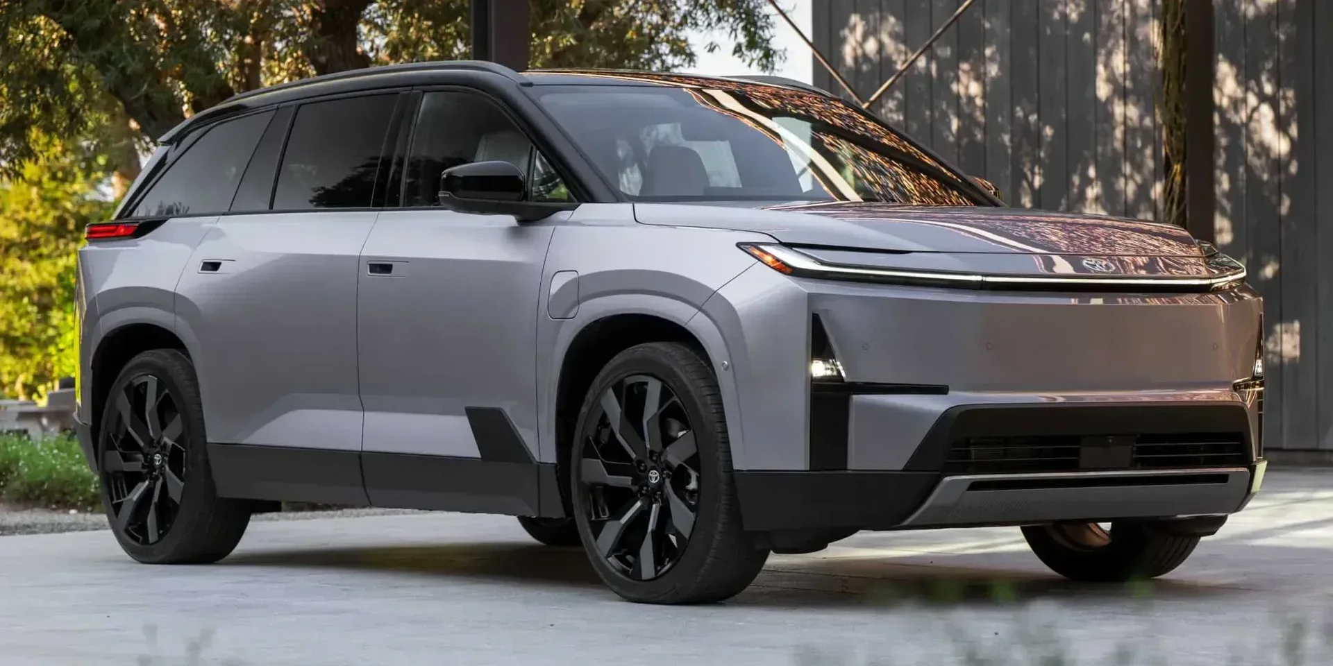 2027 Toyota Highlander photo 1