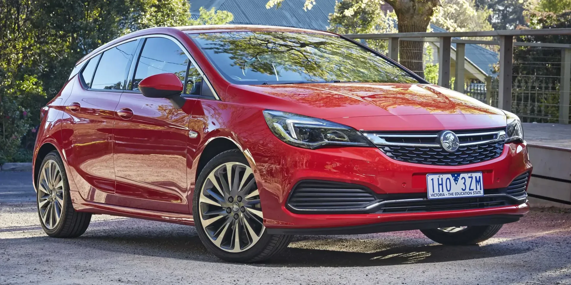 2020 Holden Astra Hatch photo 1