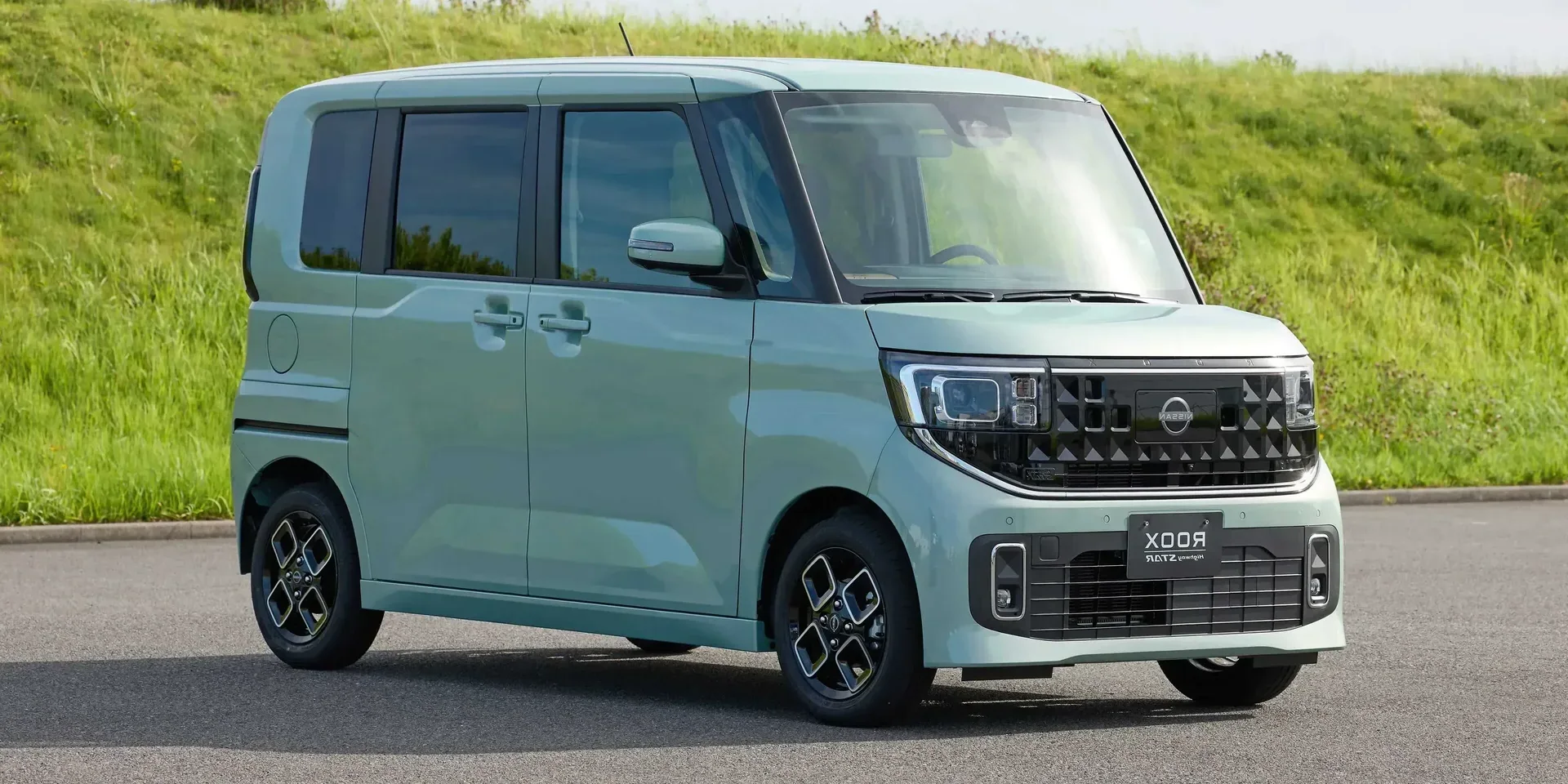 2025 Nissan Roox photo 1