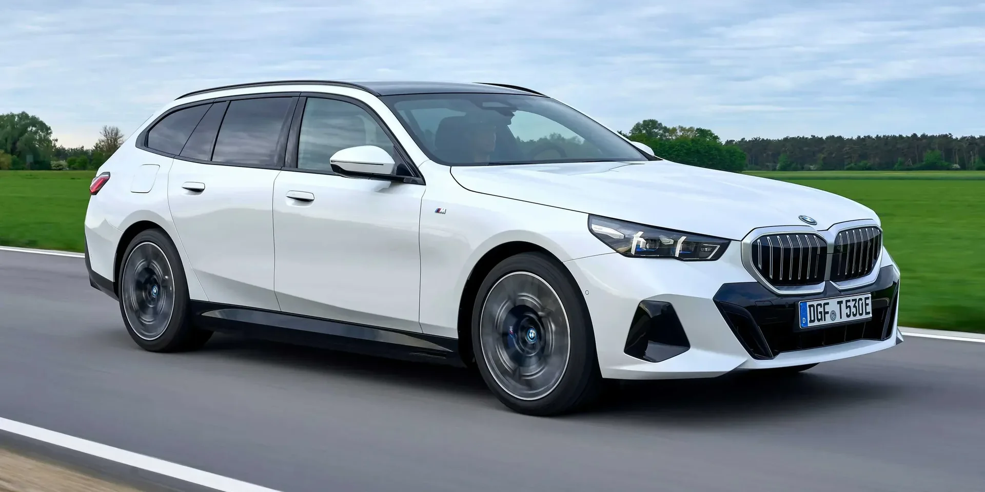 2024 BMW 5 Series photo 1