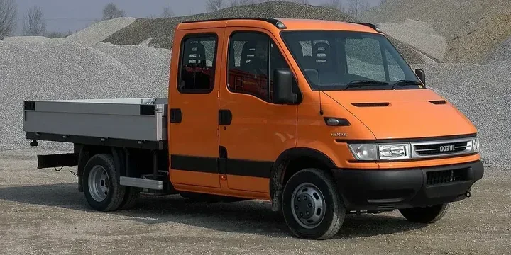 2004 Iveco 2004-iveco-daily-lcv-35-chassis-crew-cab-30-hpi-136ps main image