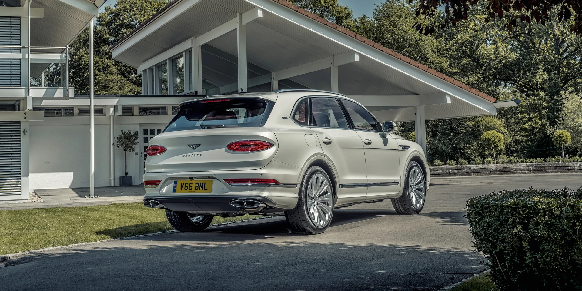 2022 Bentley Bentayga photo 1
