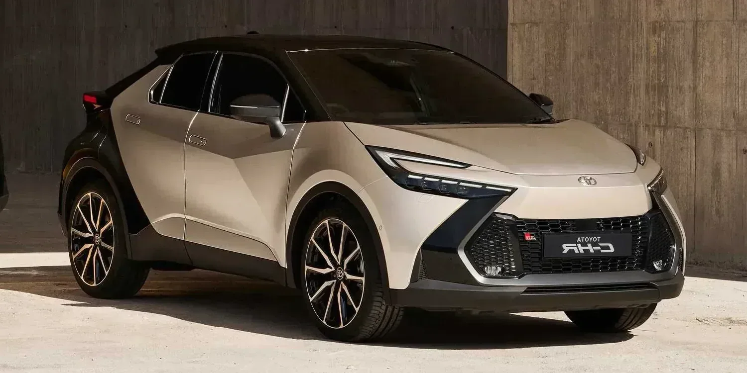 2023 Toyota C-HR PHEV photo 1