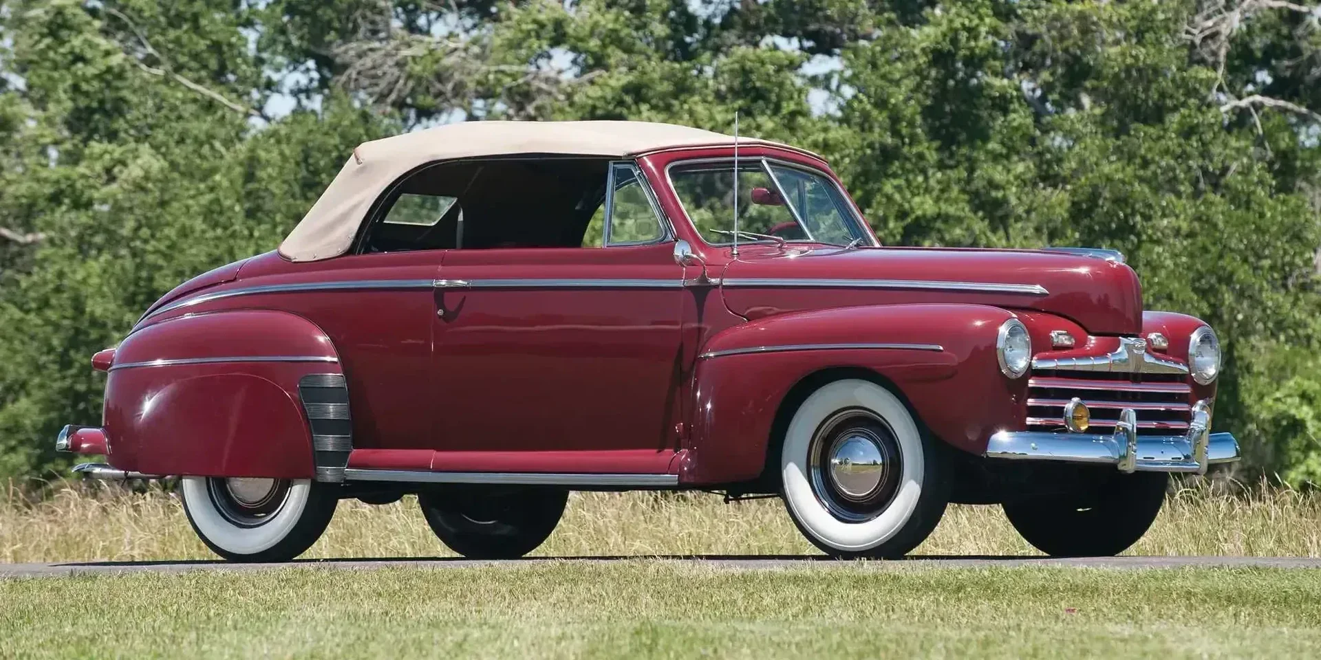 1946 Ford Super Deluxe Club photo 1
