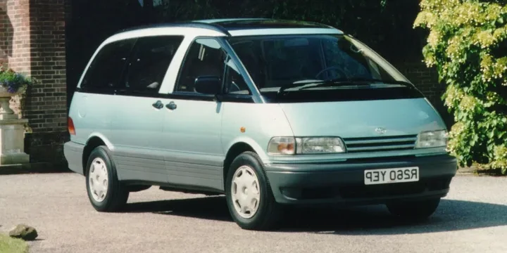 1990 Toyota Previa front three-quarter view