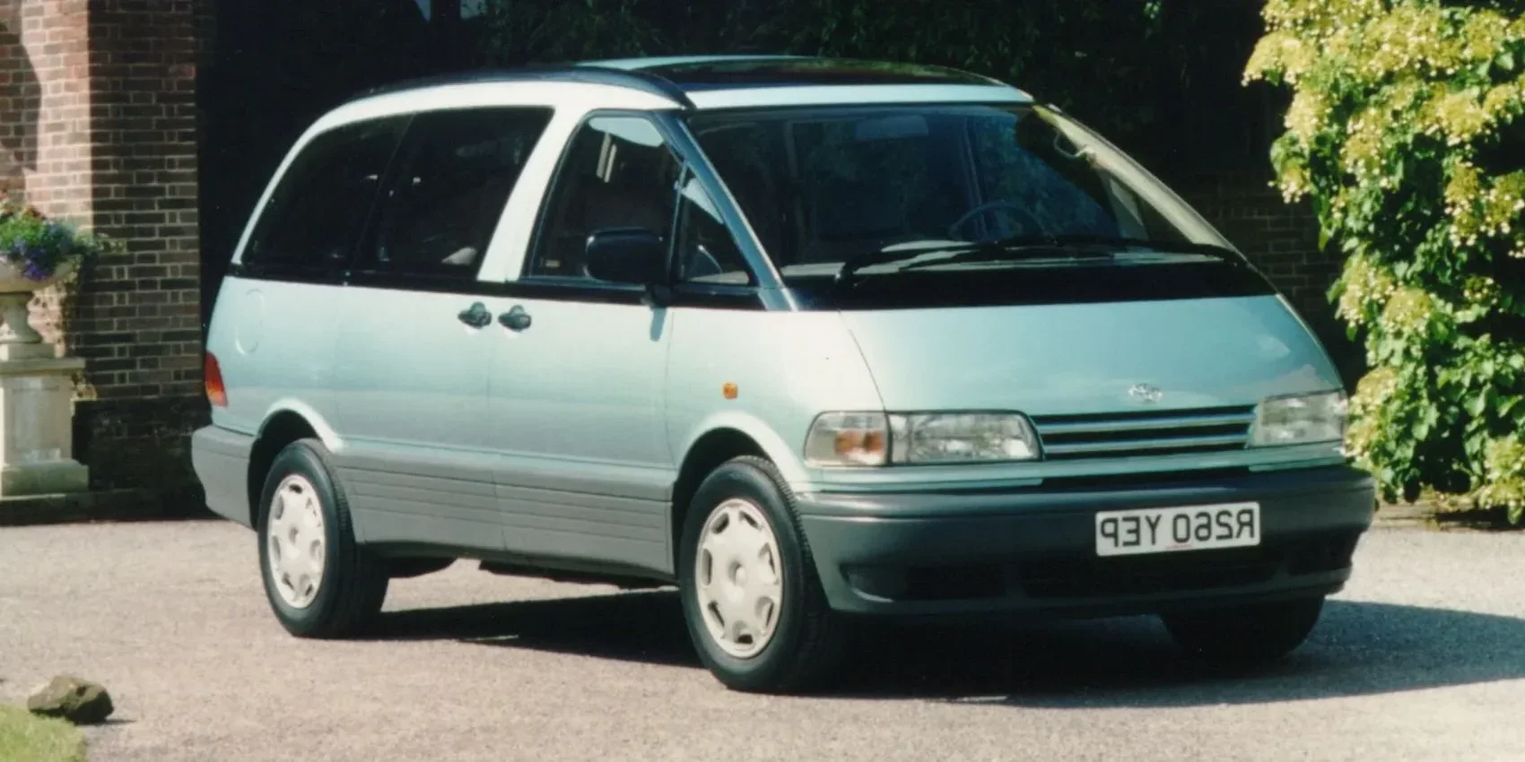 1990 Toyota Previa photo 1