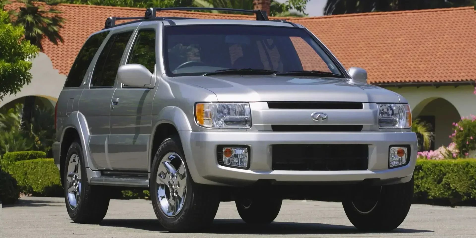 2000 Infiniti QX photo 1