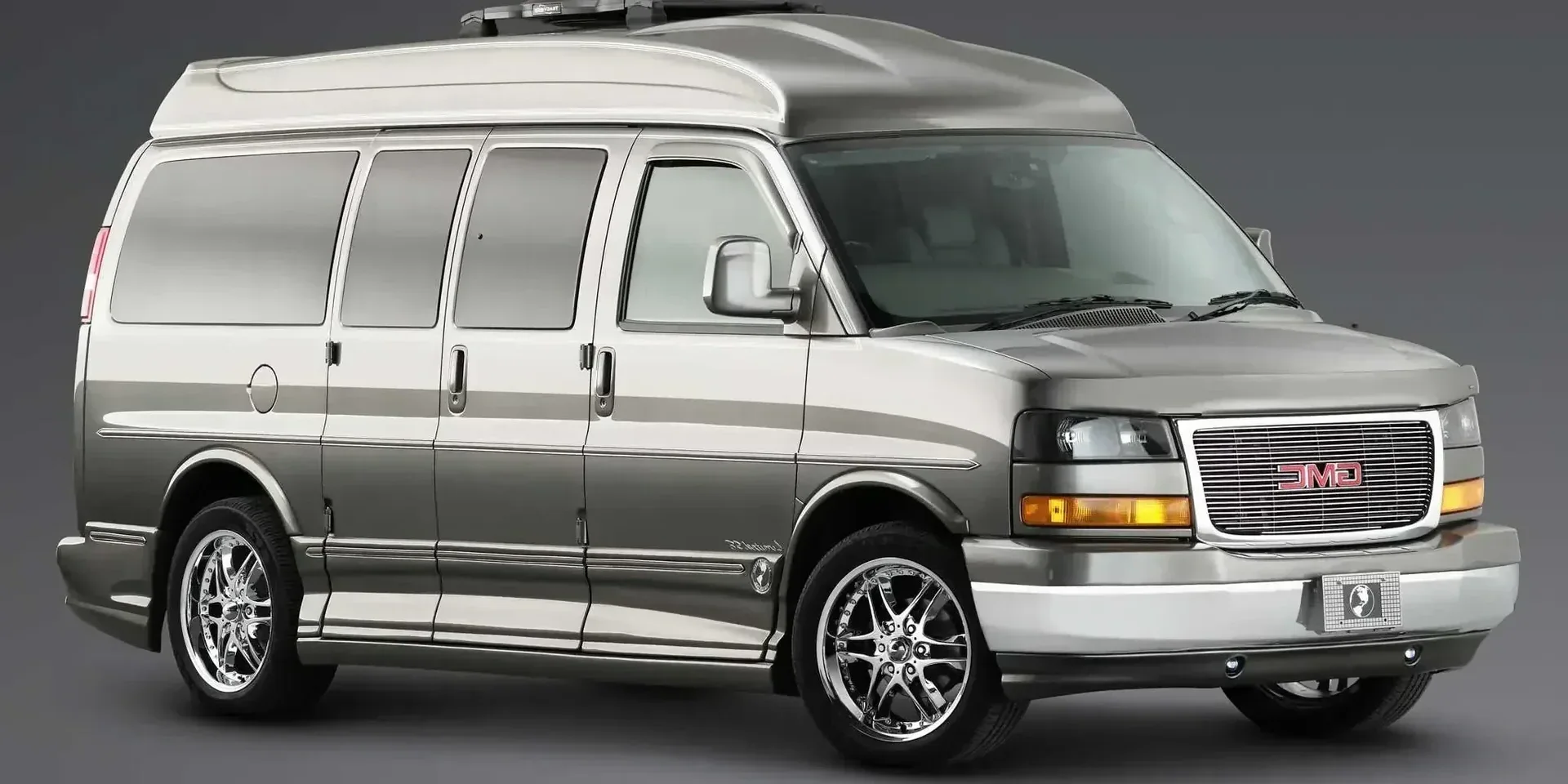 2010 GMC Savana G2500 photo 1