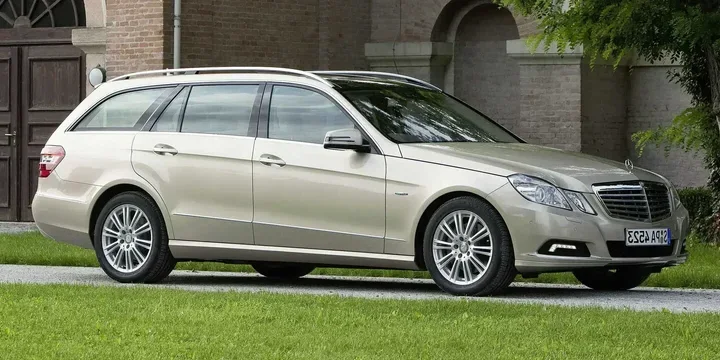 2010 Mercedes-Benz 2010-mercedes-benz-e-class-e-250-t-blueefficiency main image