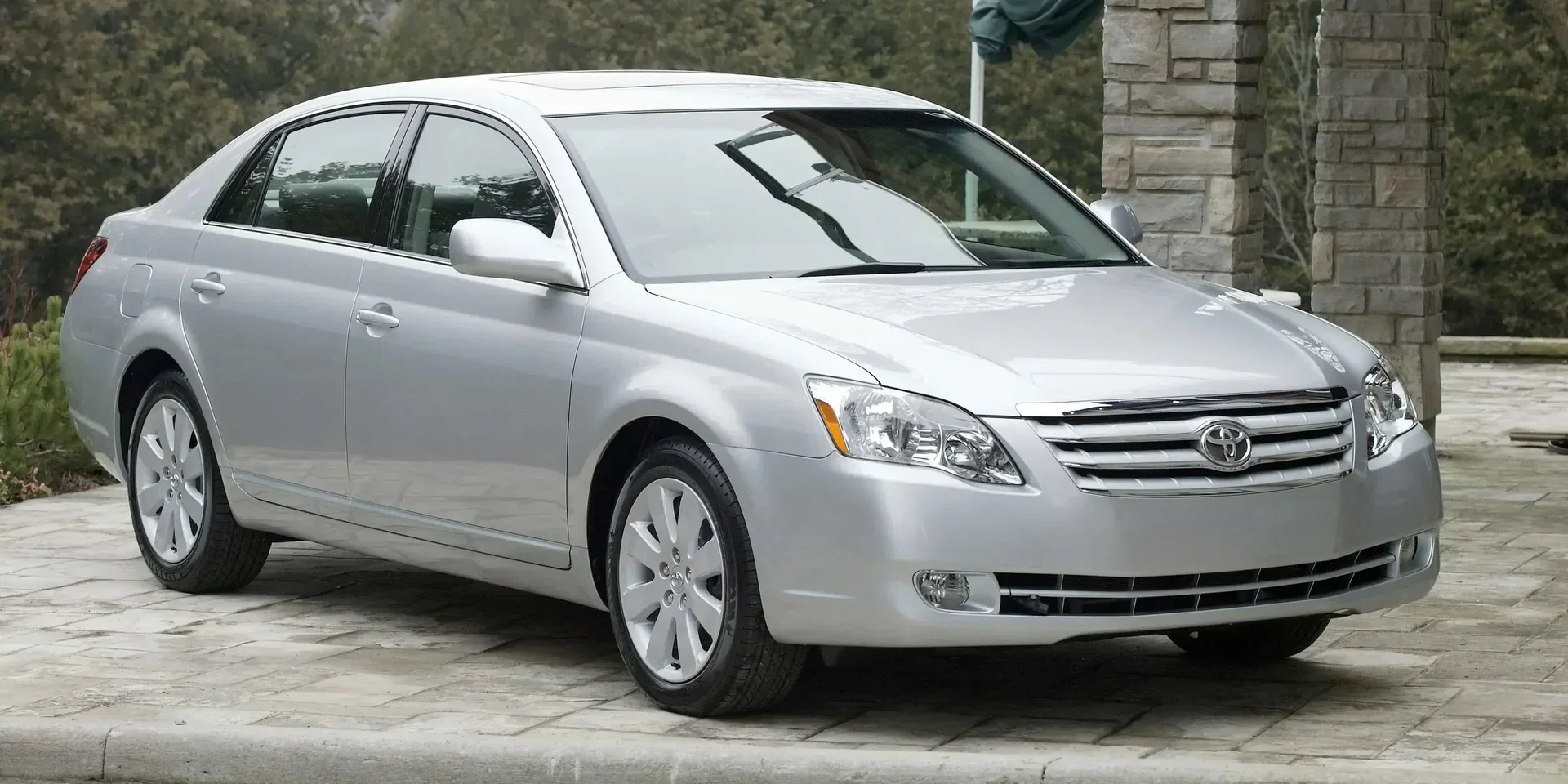 2005 Toyota Avalon photo 1