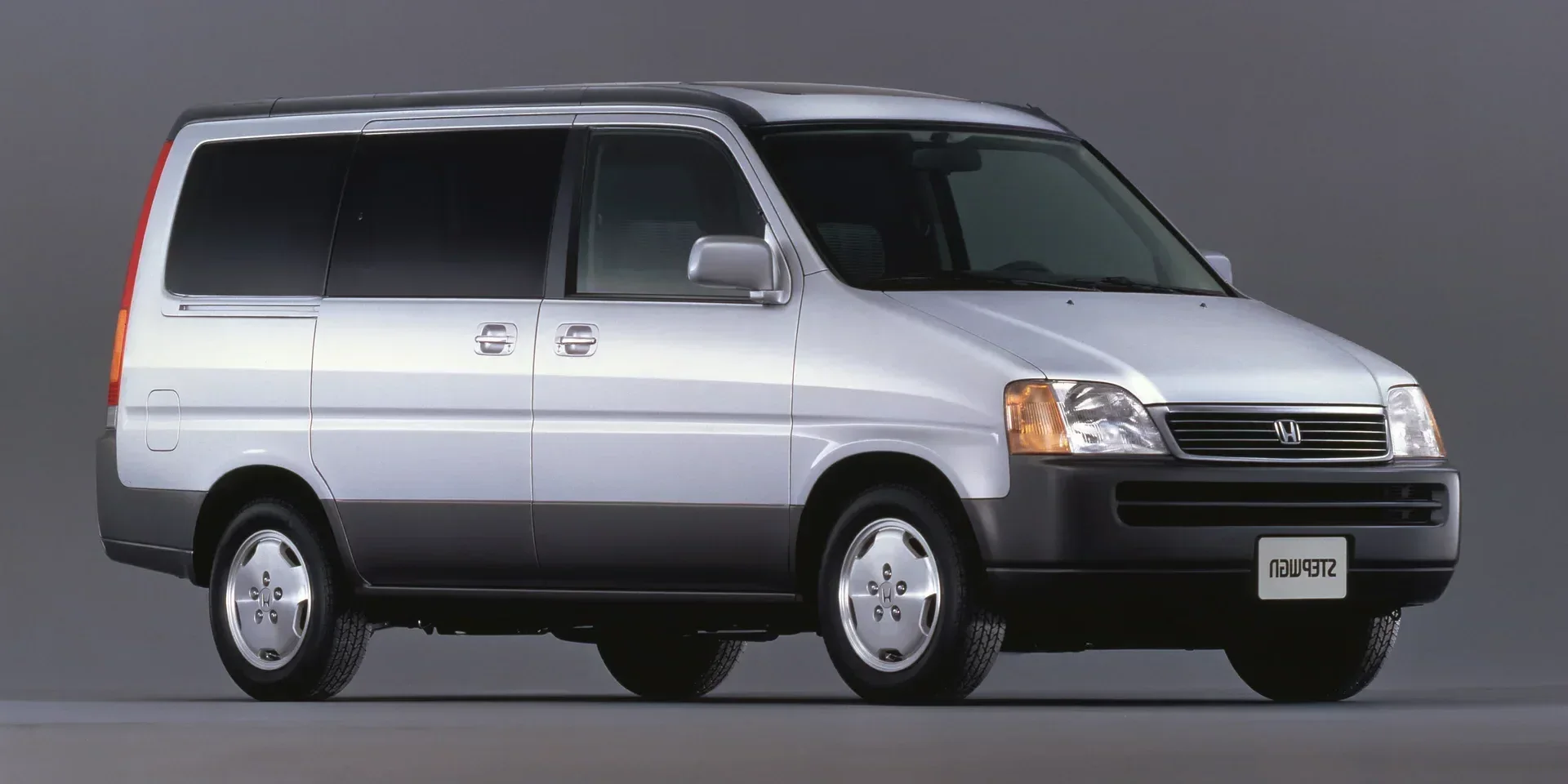 1996 Honda Stepwgn photo 1