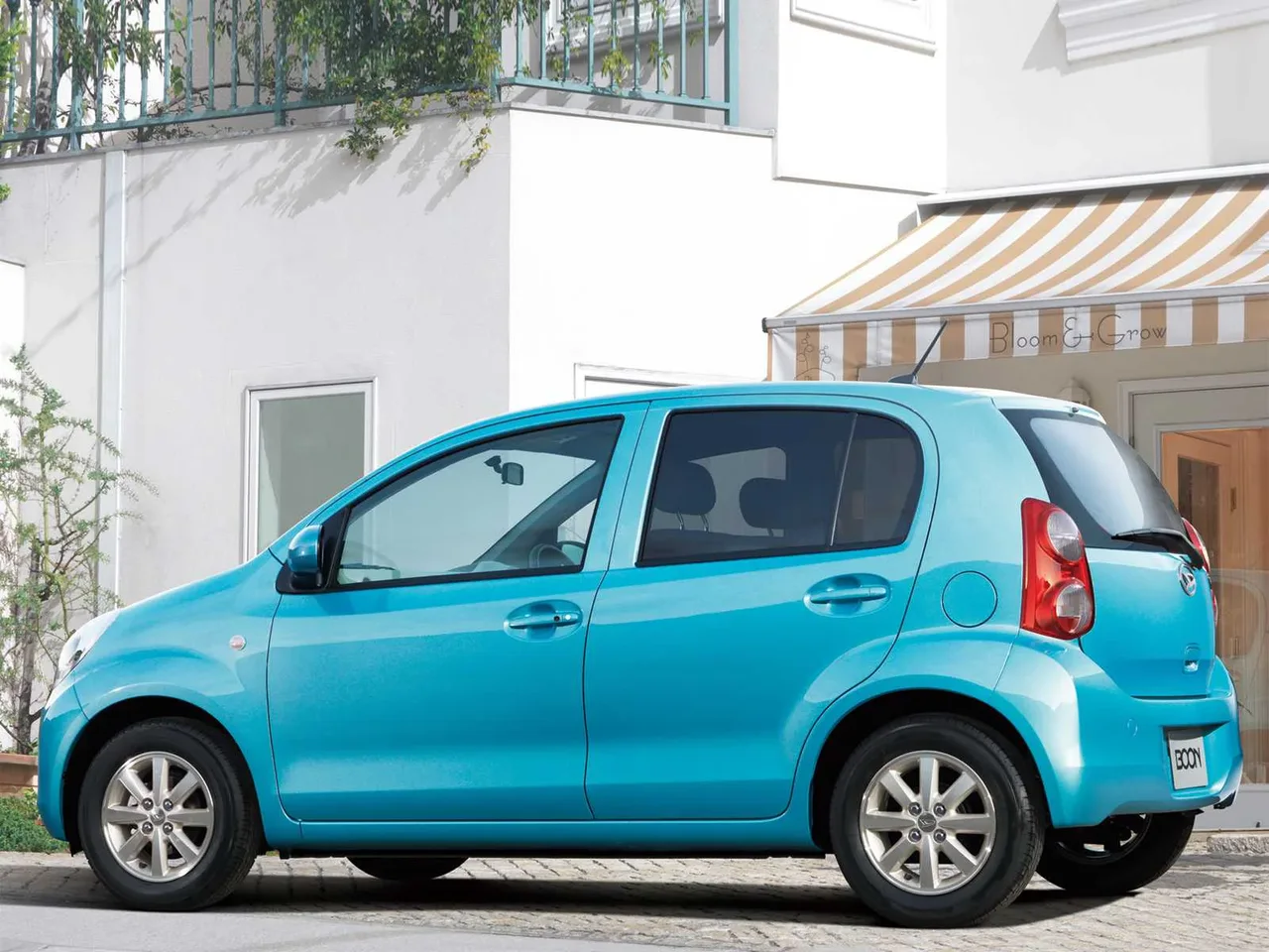 Exterior 8