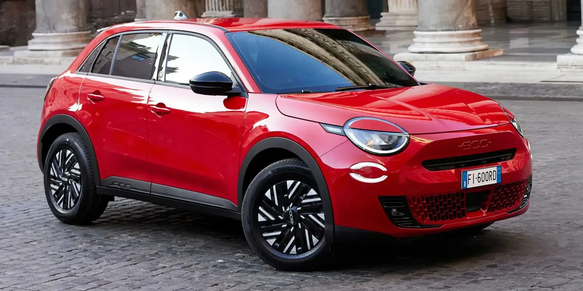 2023 Fiat 600 photo 1