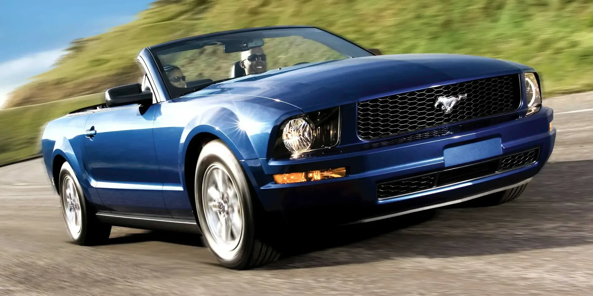 2005 Ford Mustang V6 photo 1