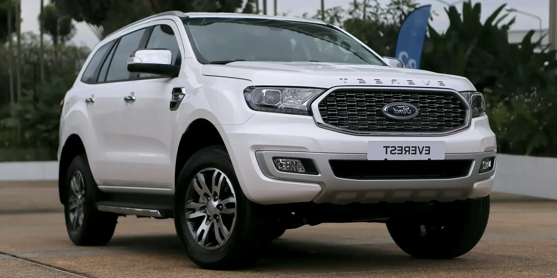 2021 Ford Everest photo 1