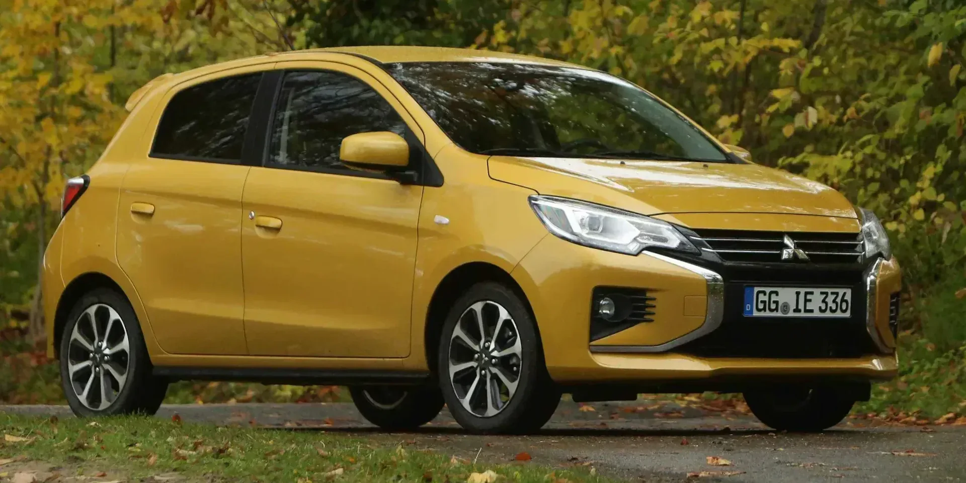 2023 Mitsubishi Space Star photo 1