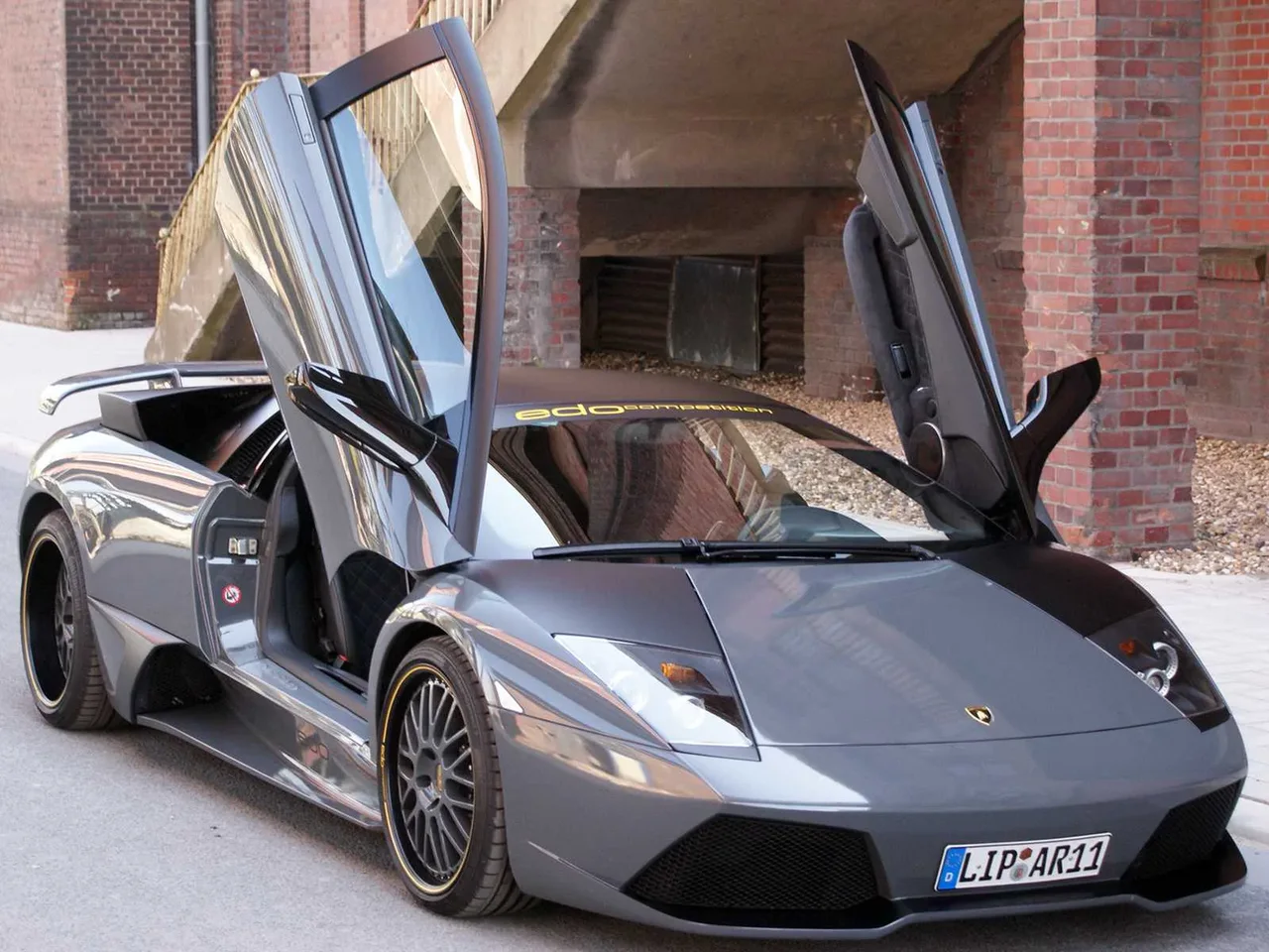 Exterior 3
