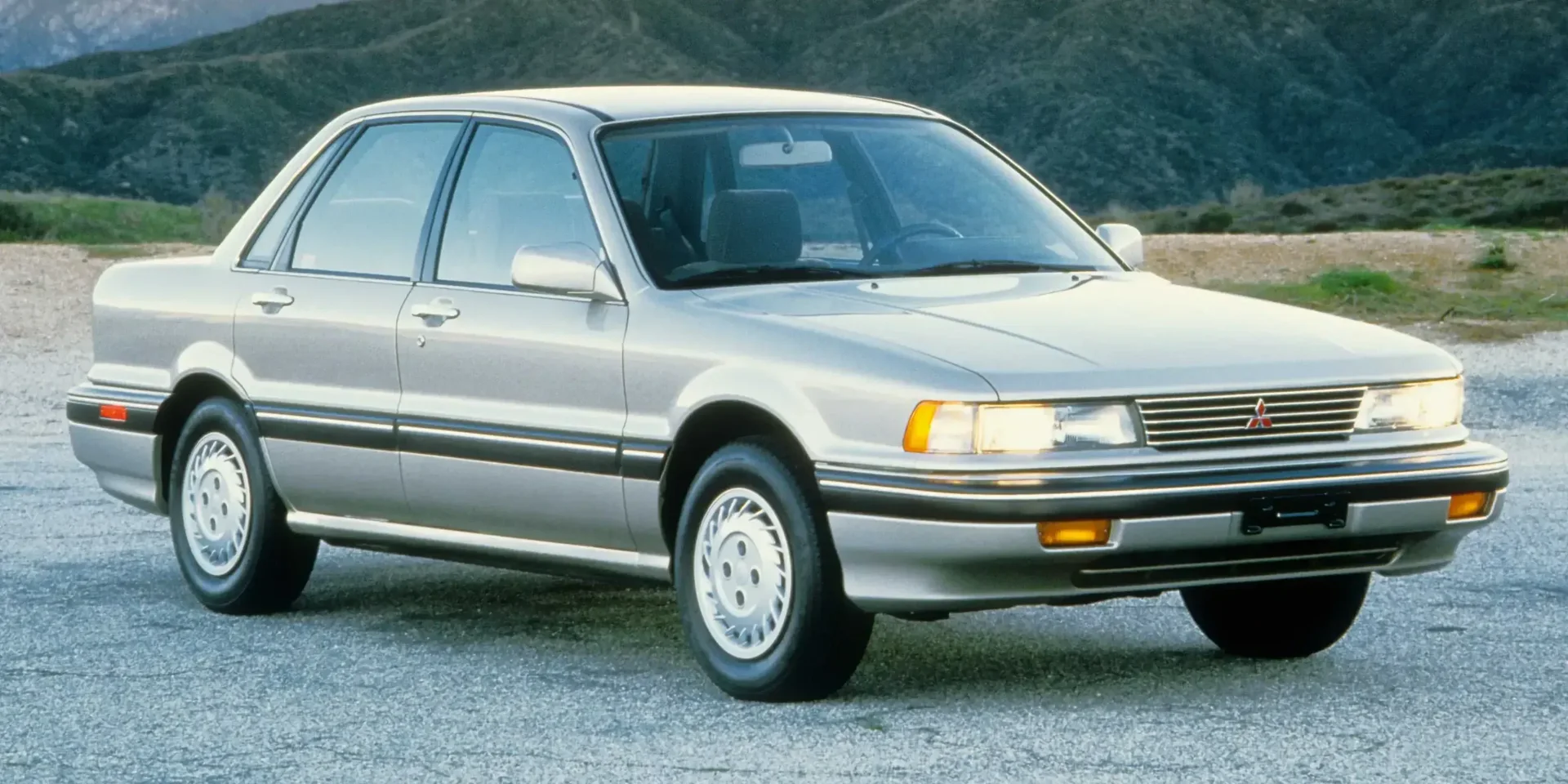1992 Mitsubishi Galant photo 1