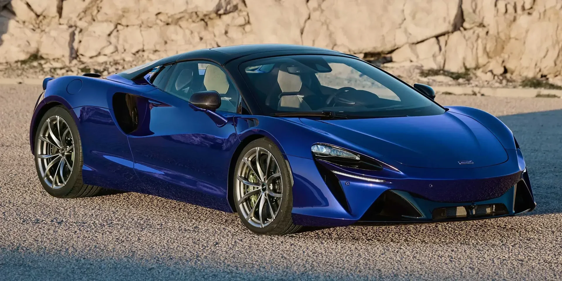 2024 McLaren Artura photo 1