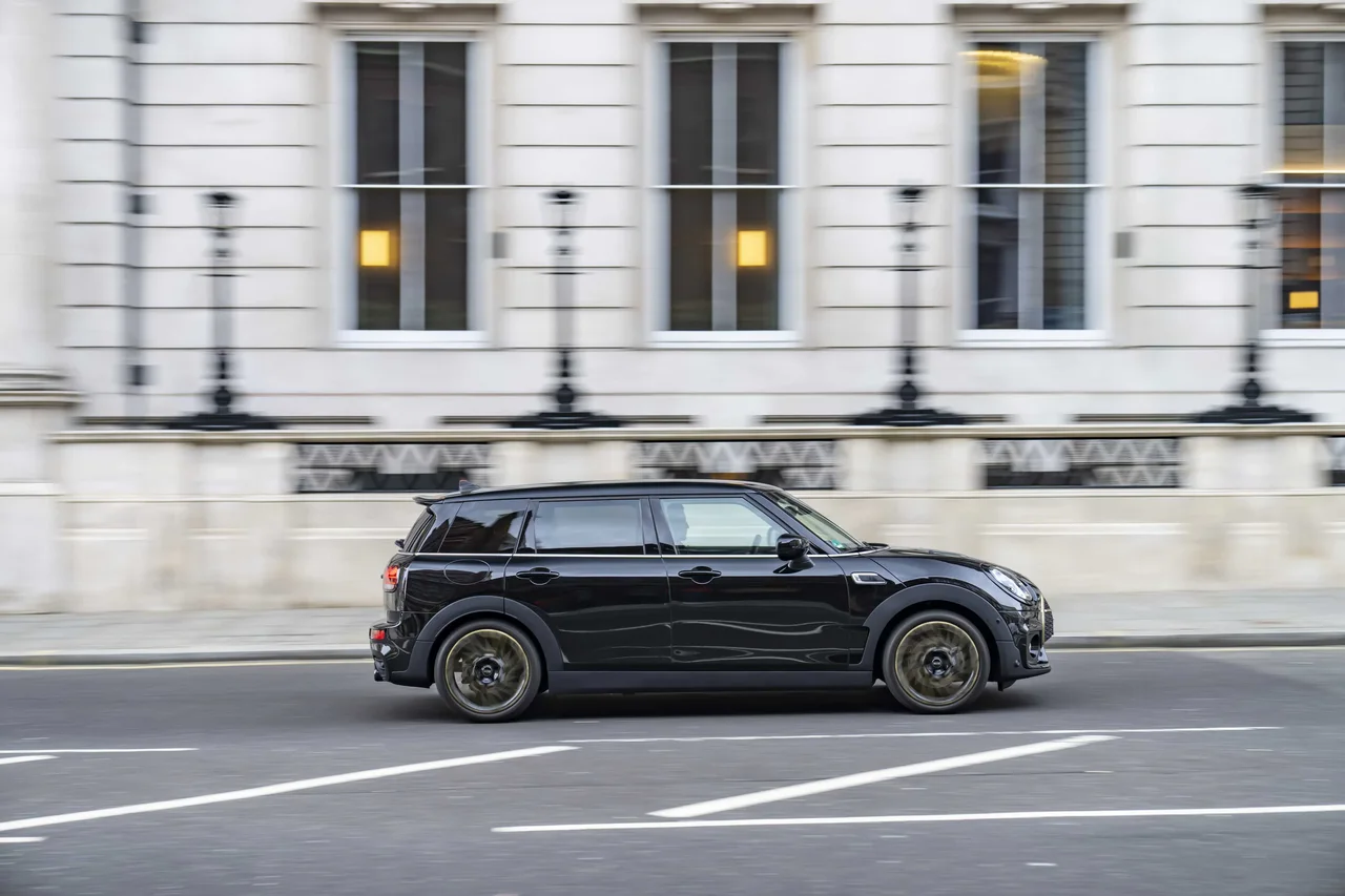Exterior 3