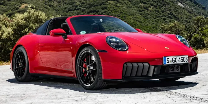 2025 Porsche 2025-porsche-911-4-gts main image