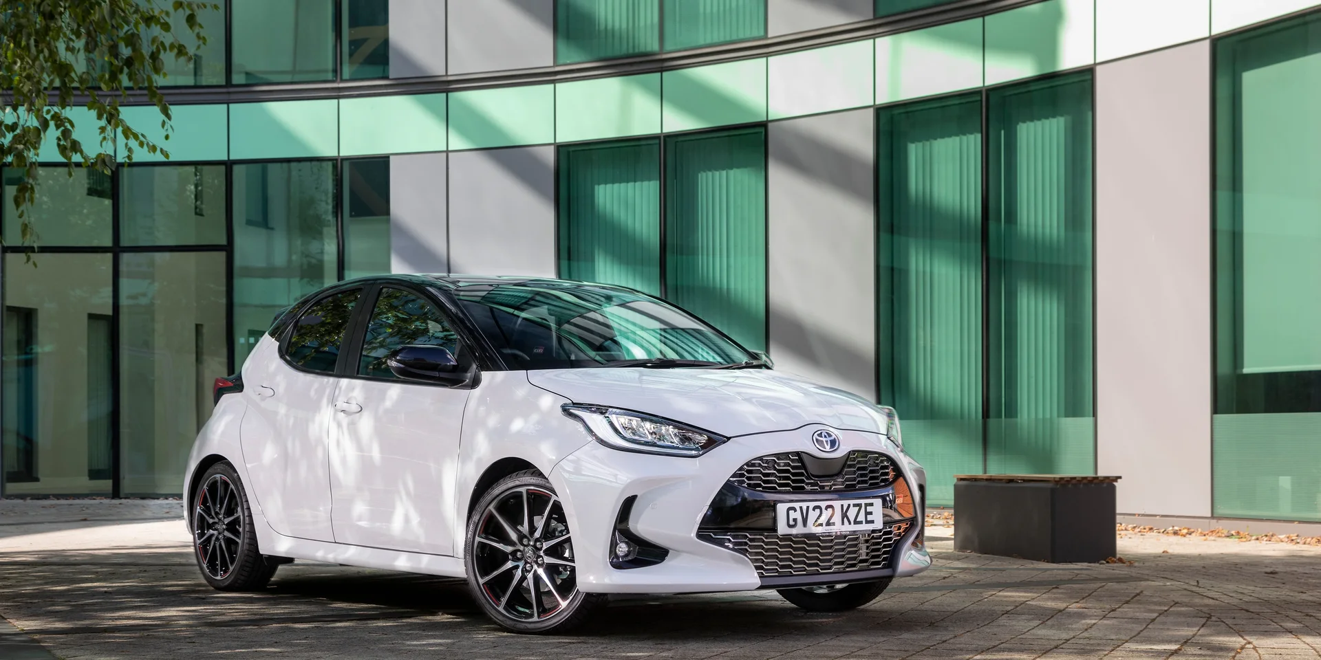 2020 Toyota Yaris photo 1