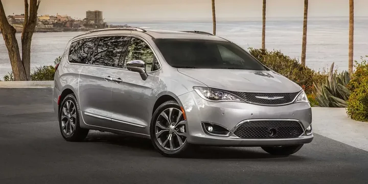 2017 Chrysler 2017-chrysler-pacifica-36-v6-flexfuel-automatic-9-speed main image