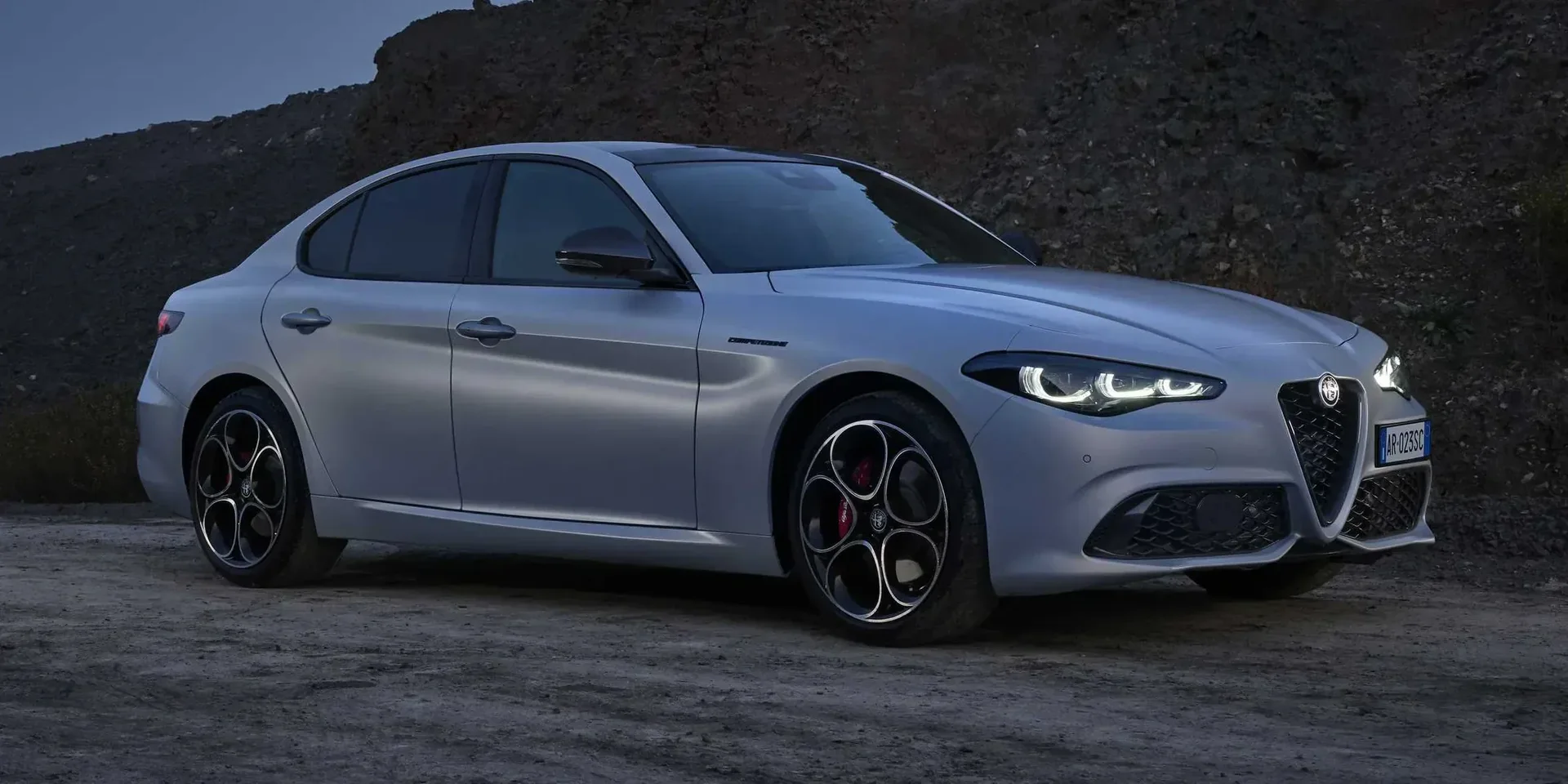 2023 Alfa Romeo Giulia photo 1