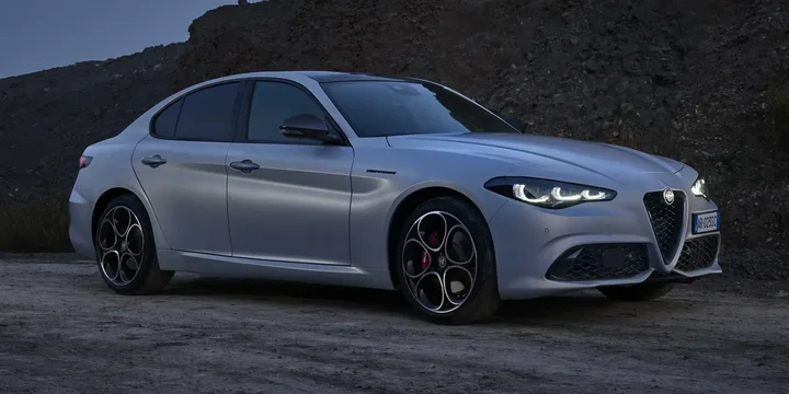 2023 Alfa Romeo 2023-alfa-romeo-giulia-20-turbo-16v-q4-automatic-8-speed main image