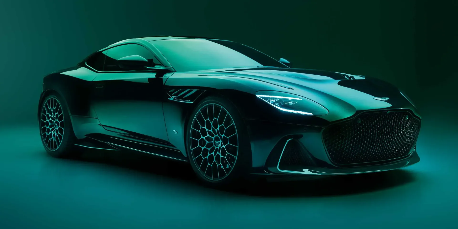2023 Aston Martin DBS photo 1