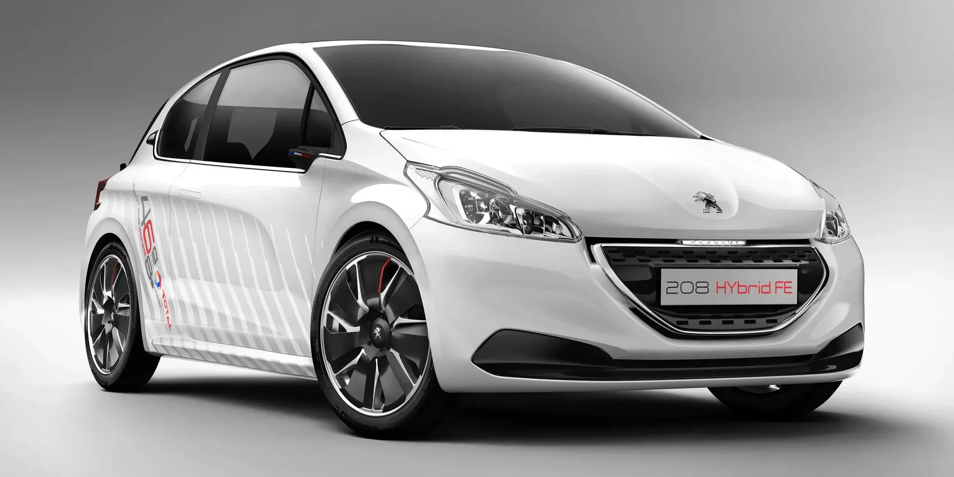 2013 Peugeot 208 HYbrid FE photo 1