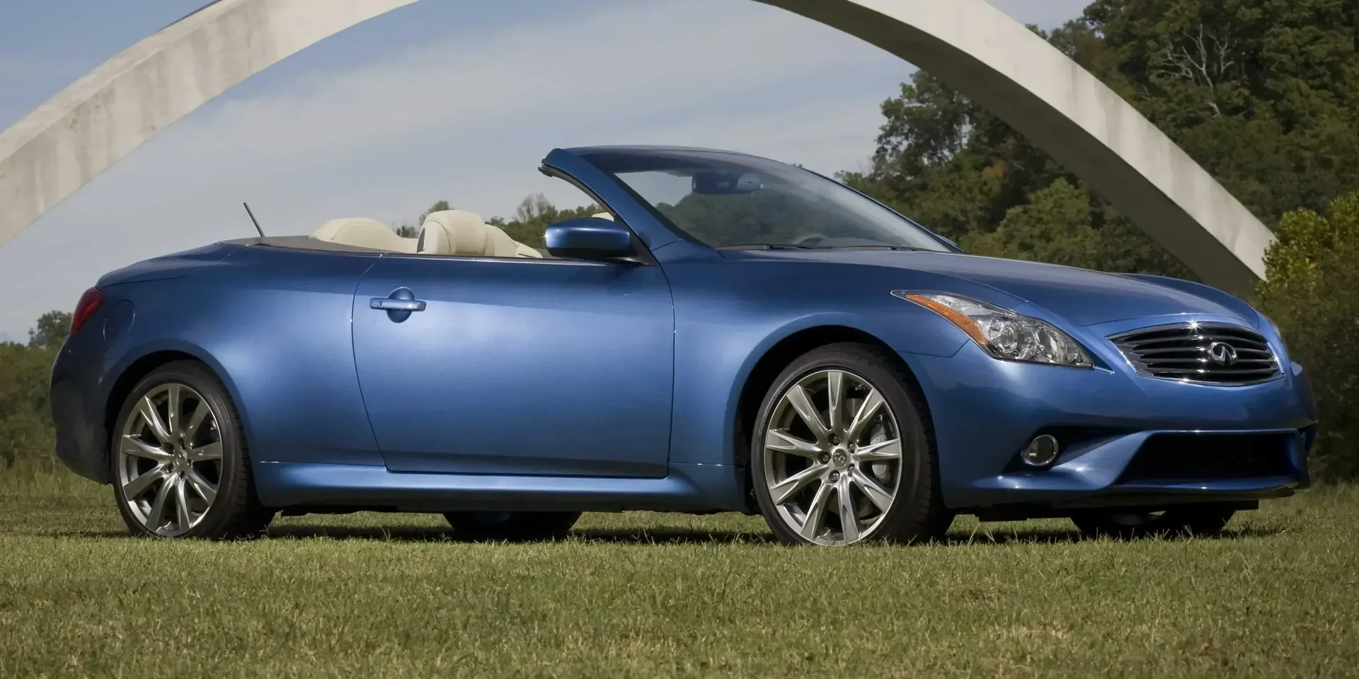 2011 Infiniti G photo 1