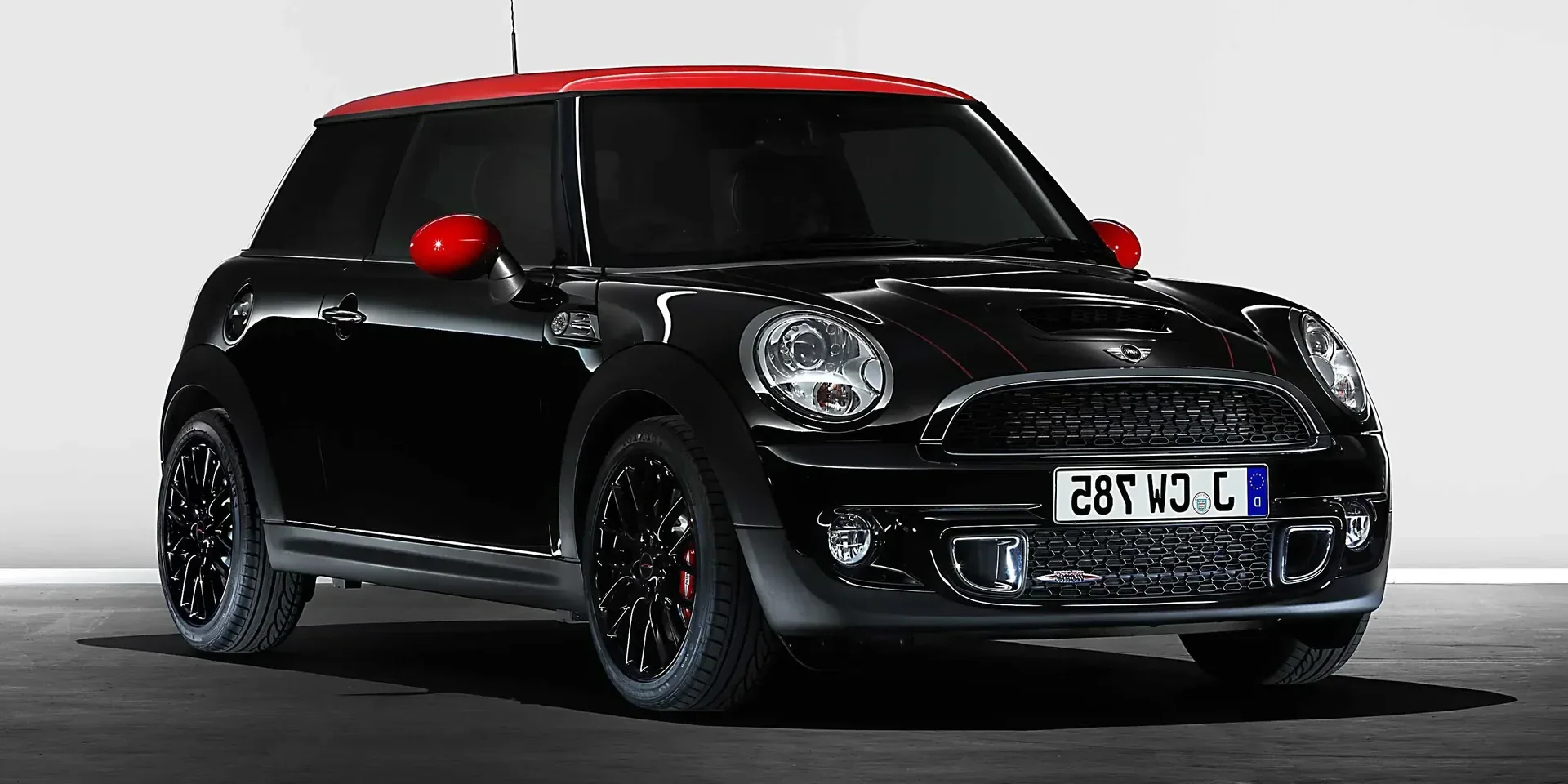 2011 Mini Cooper John Cooper Works photo 1