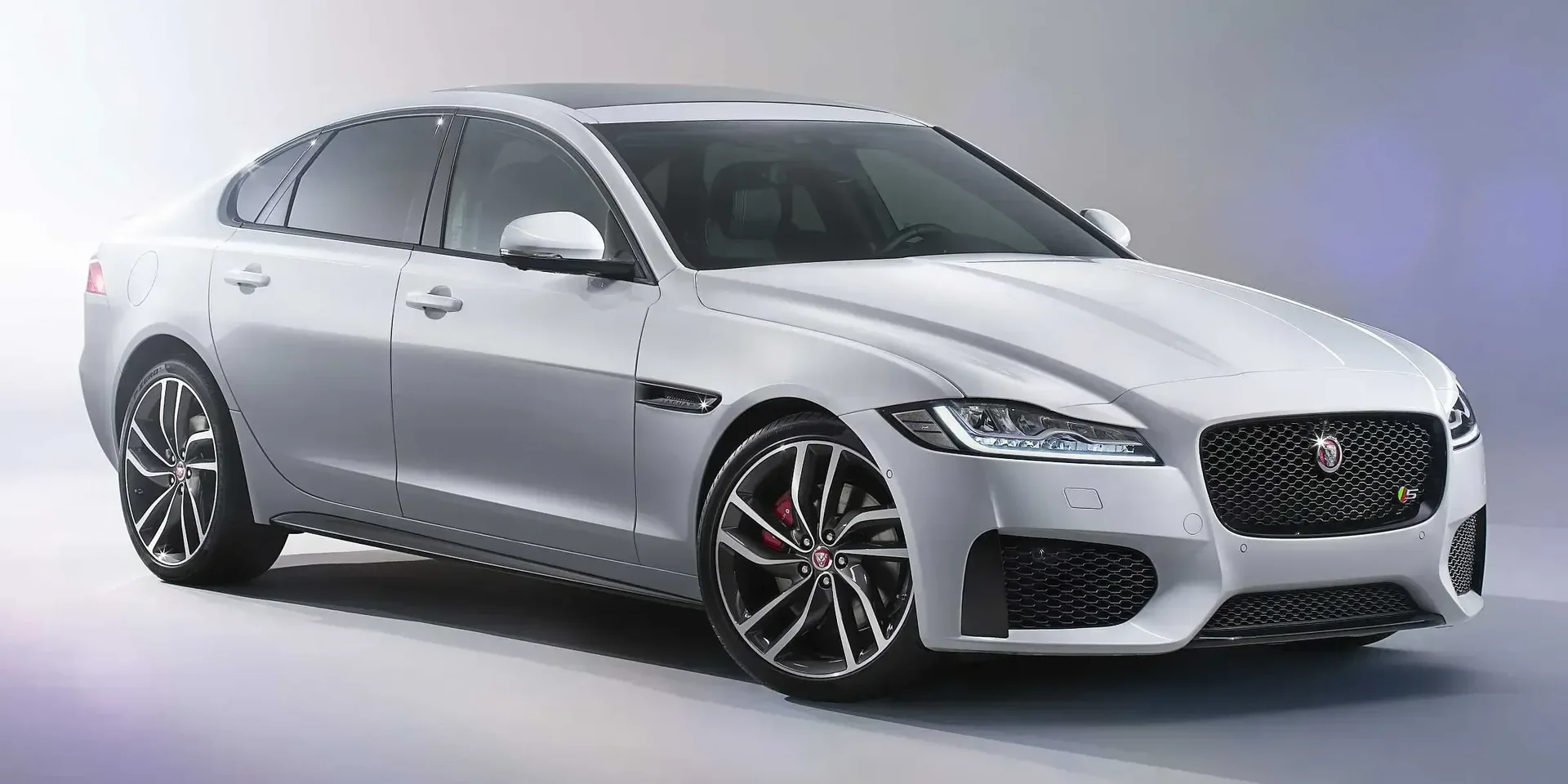 2018 Jaguar XF S AWD photo 1