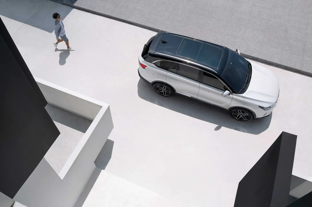 Exterior 4
