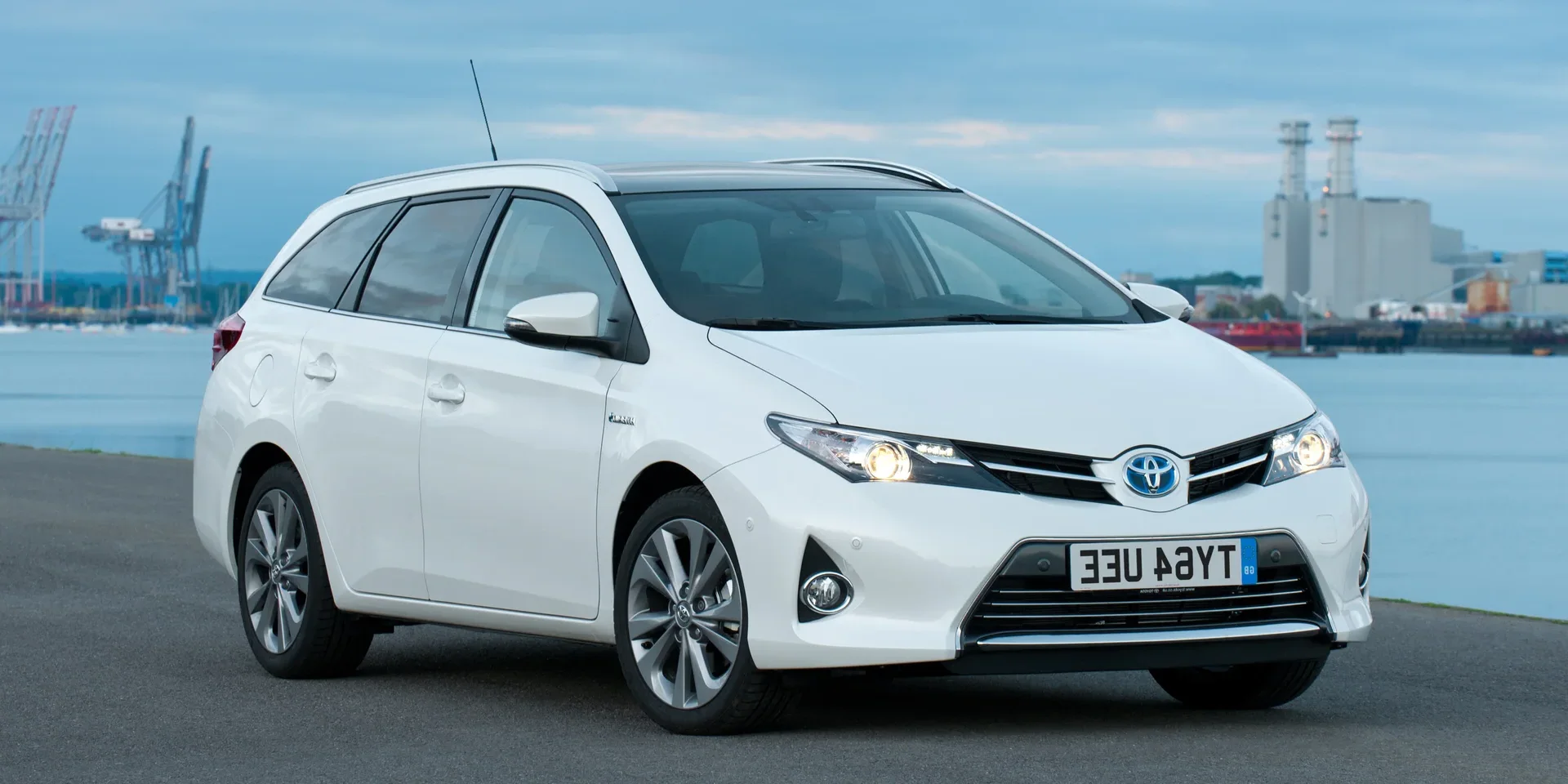 2013 Toyota Auris Sports Hybrid photo 1