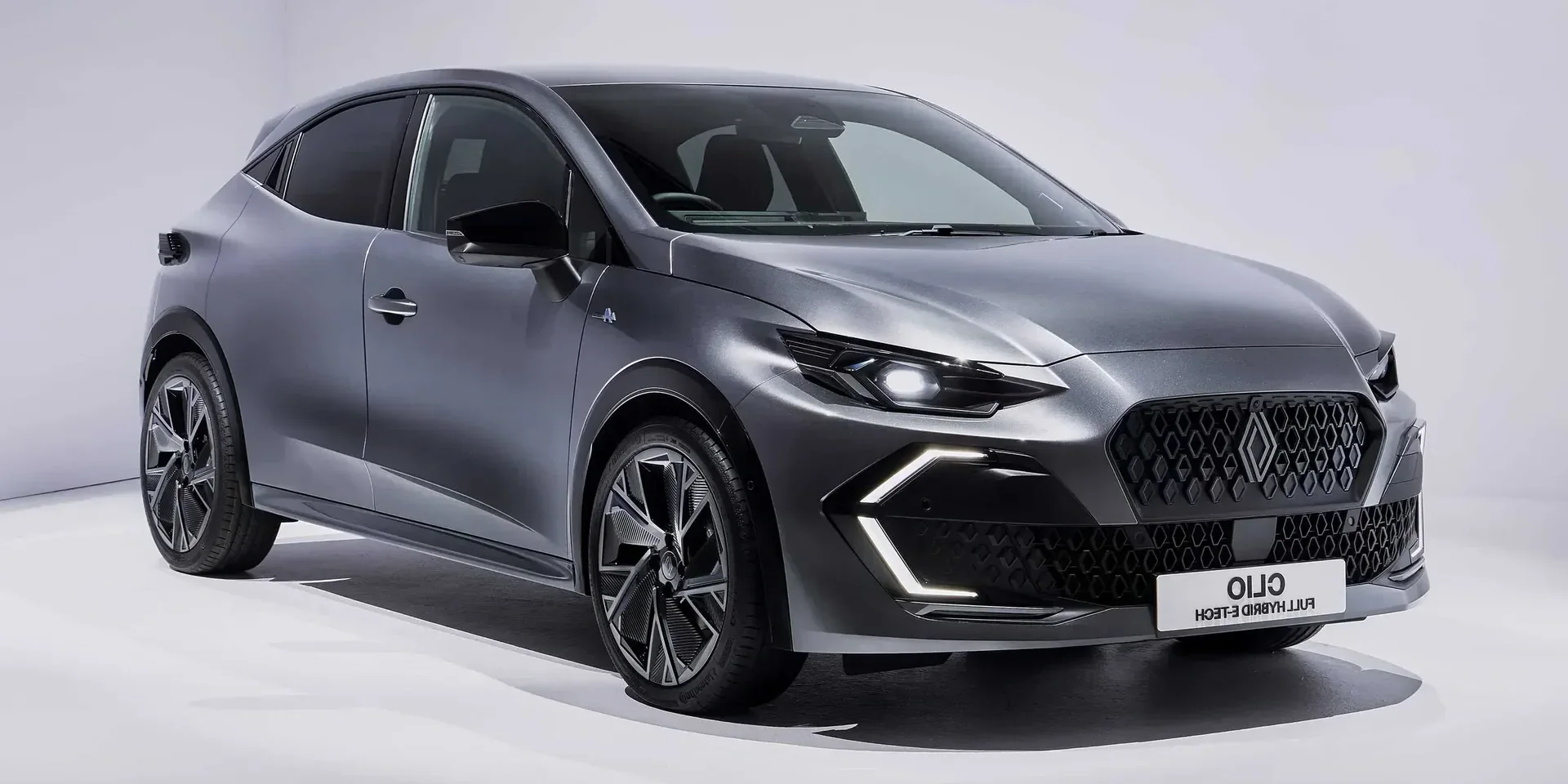 2026 Renault Clio E-Tech photo 1