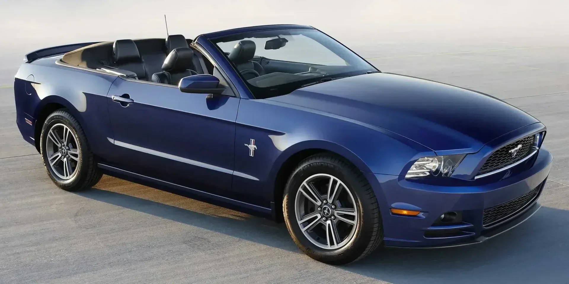 2013 Ford Mustang V6 photo 1